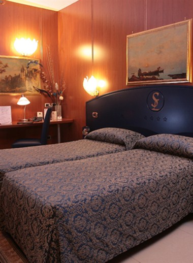 Hotel Centro Congressi San Luca в Battipaglia, IT