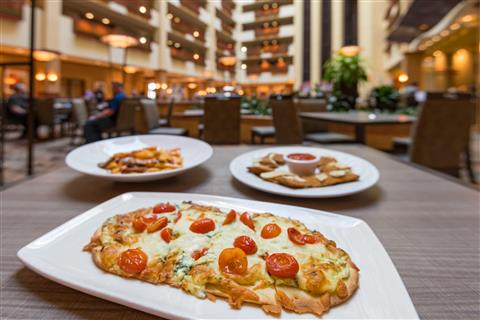Embassy Suites by Hilton St. Louis St. Charles в St. Charles, MO