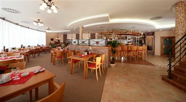 Hotel A Pension Albis ใน VrchlabI, CZ