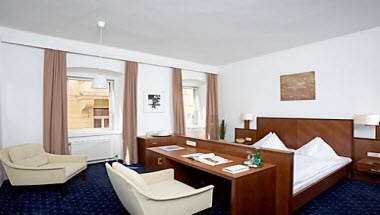 Keramikhotel Goldener Brunnen в Gmunden, AT