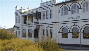 The Alexander Hotel ใน North West, AU