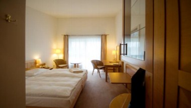 Bad Vilbel, DE 的 Golfhotel & Restaurant Lindenhof